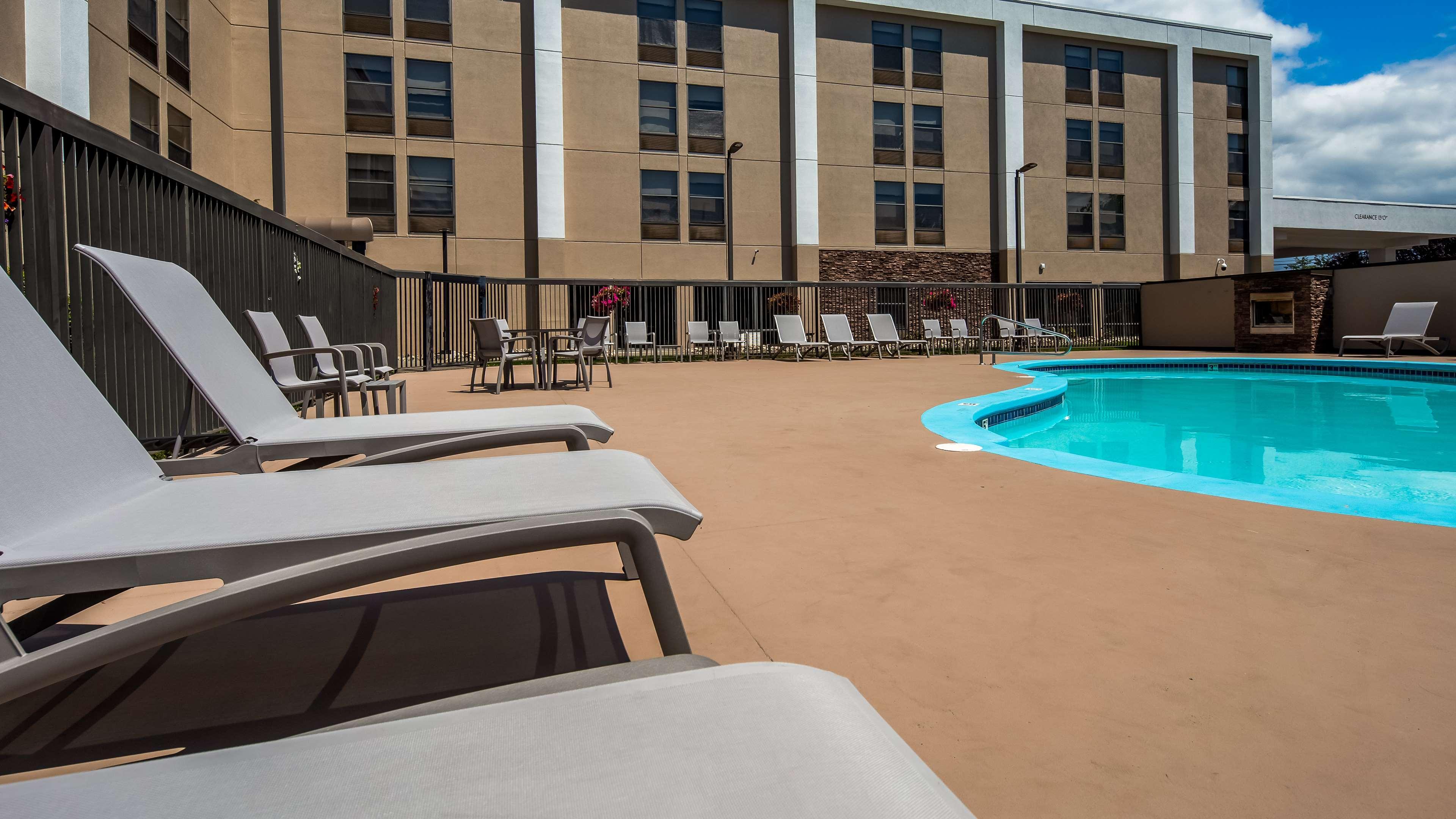 Best Western Plus Roswell/Alpharetta Exterior photo