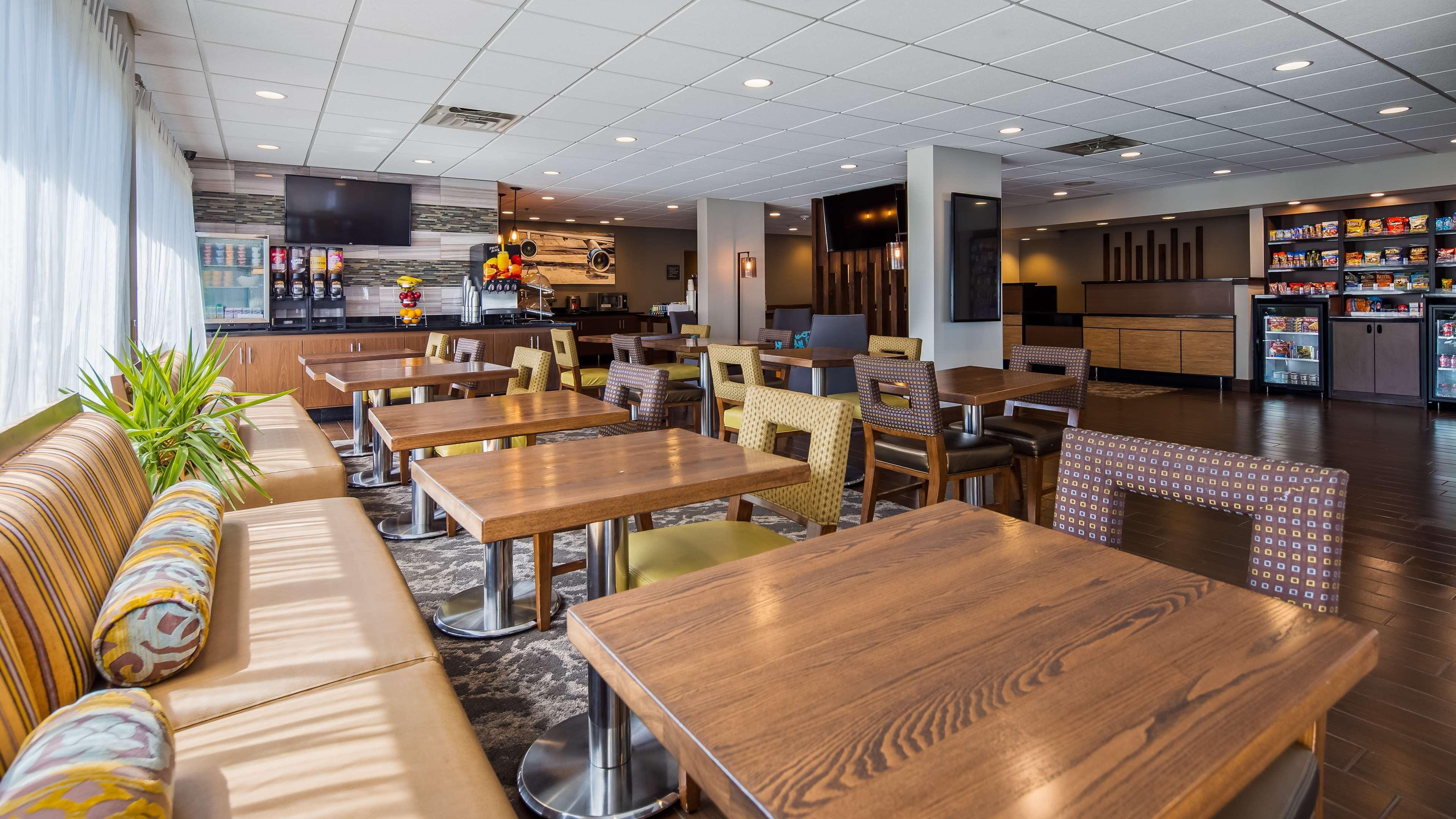 Best Western Plus Roswell/Alpharetta Exterior photo