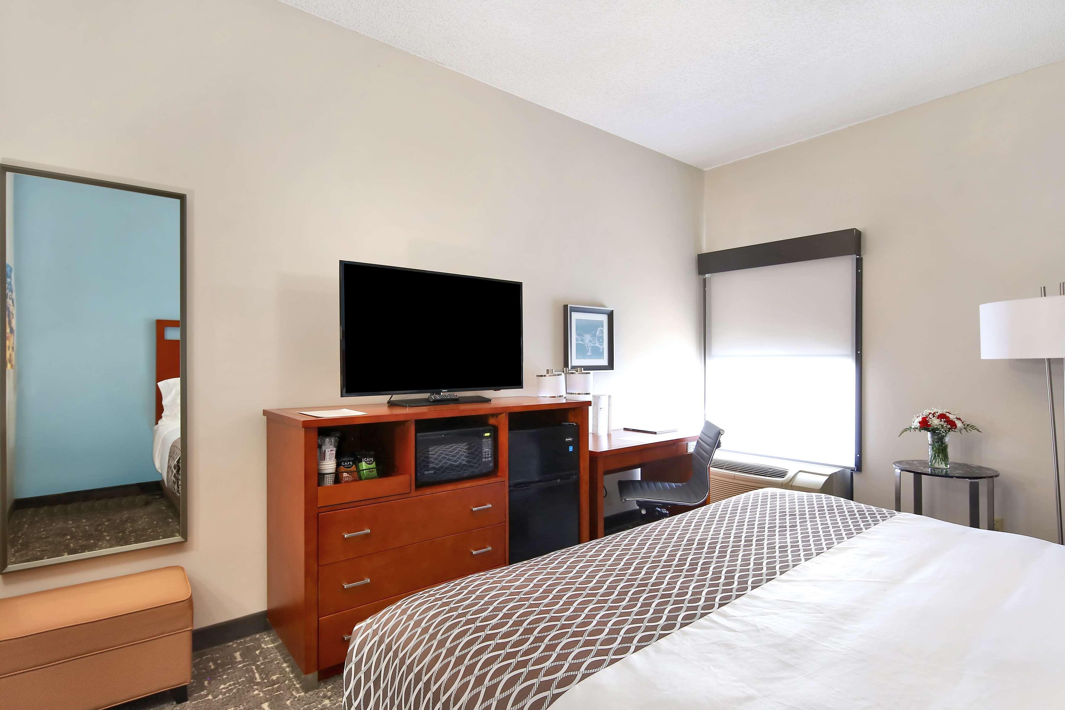 Best Western Plus Roswell/Alpharetta Exterior photo